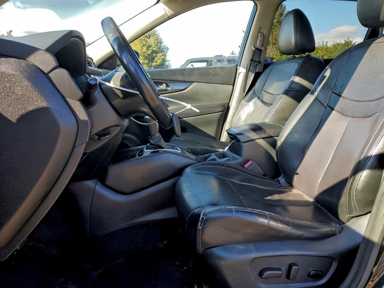 Nissan Rogue S Image 4