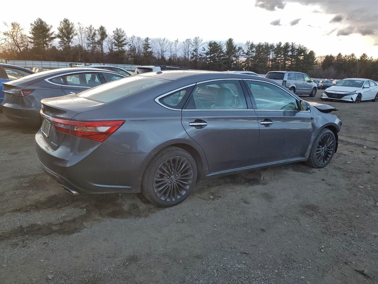 Toyota Avalon Xle Image 9