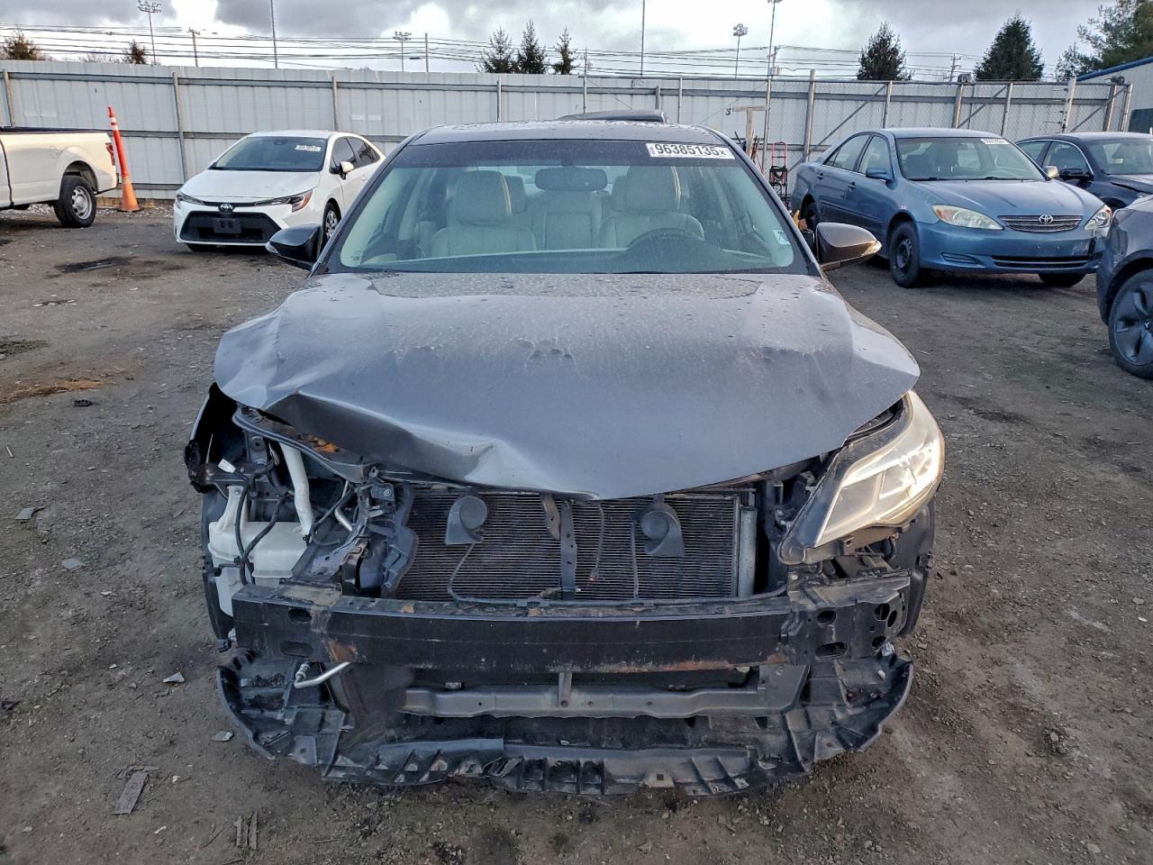 Toyota Avalon Xle Image 3