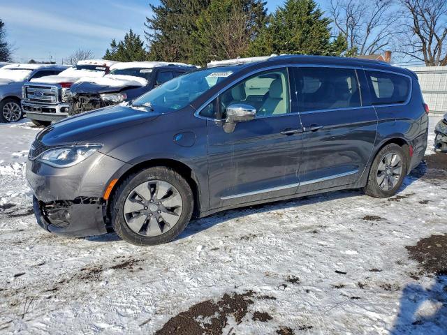  Salvage Chrysler Pacifica