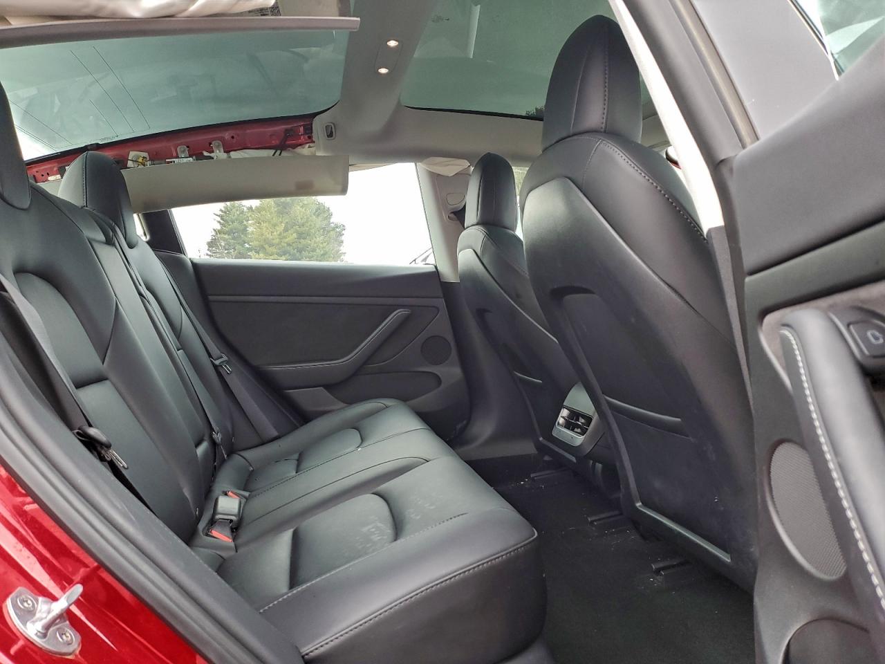 Tesla Model 3 Image 8