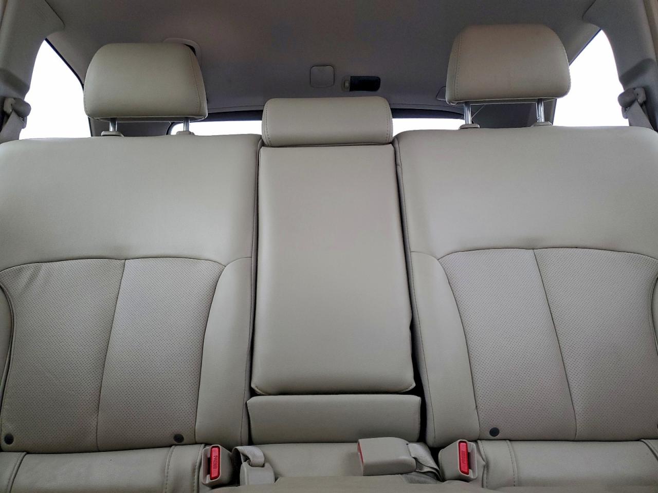 Subaru Outback 2.5i Limited Image 13