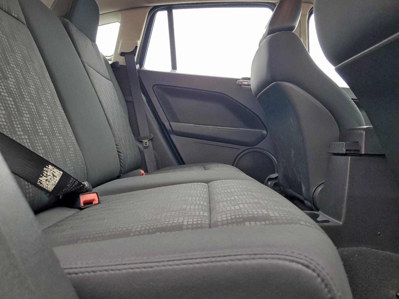 Dodge Caliber Image 8