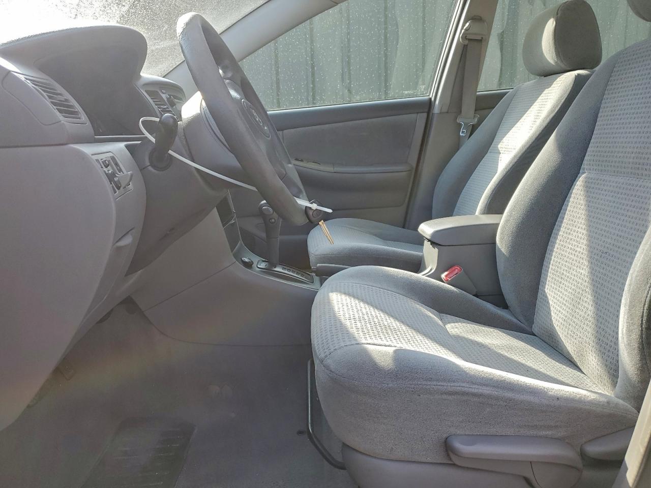 Toyota Corolla Ce Image 3