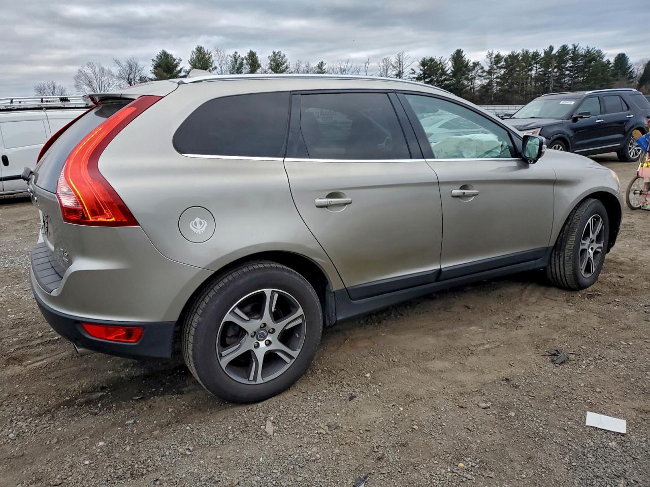 Volvo XC60 T6 Image 11