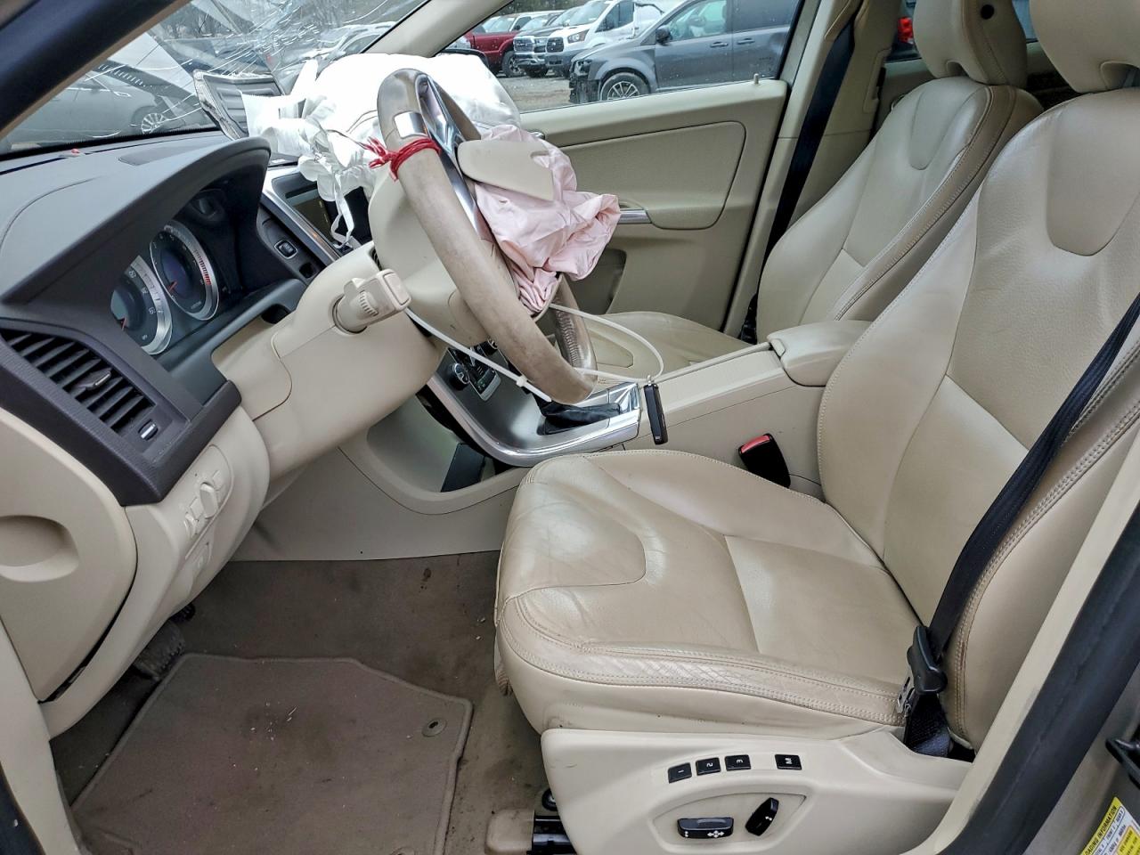 Volvo XC60 T6 Image 9