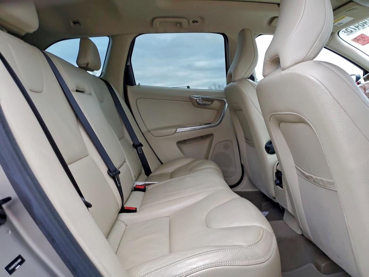 Volvo XC60 T6 Image 13