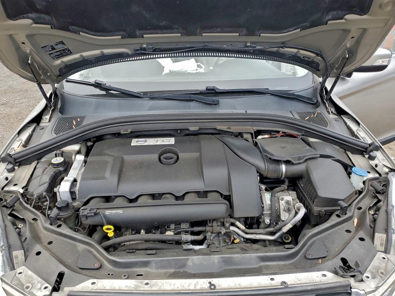 Volvo XC60 T6 Image 10