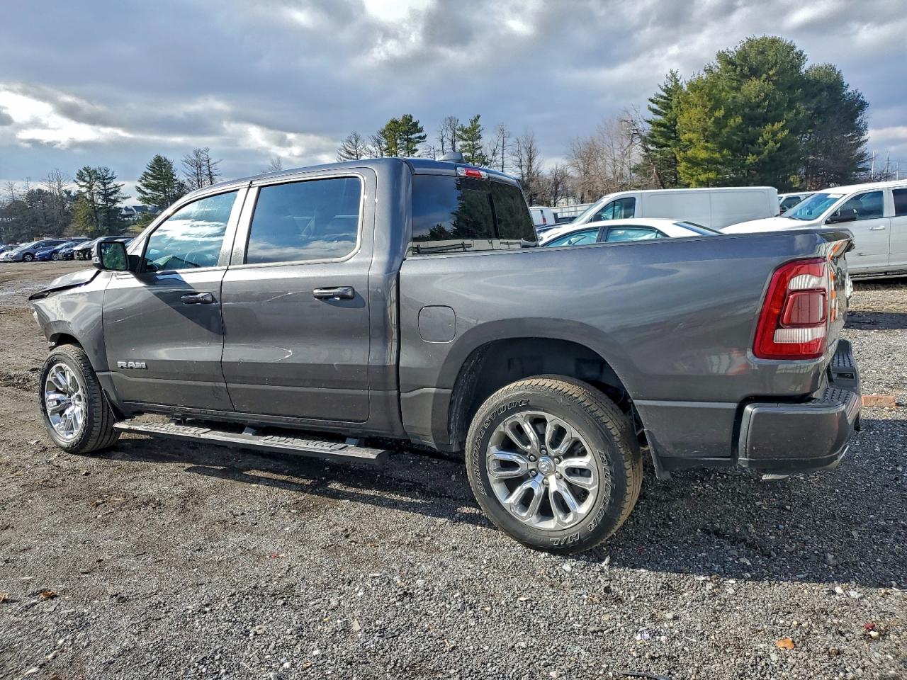 Ram 1500 Laramie Image 4