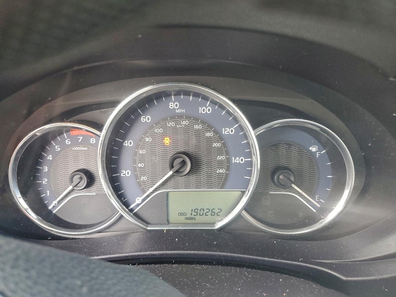 Toyota Corolla L Image 8