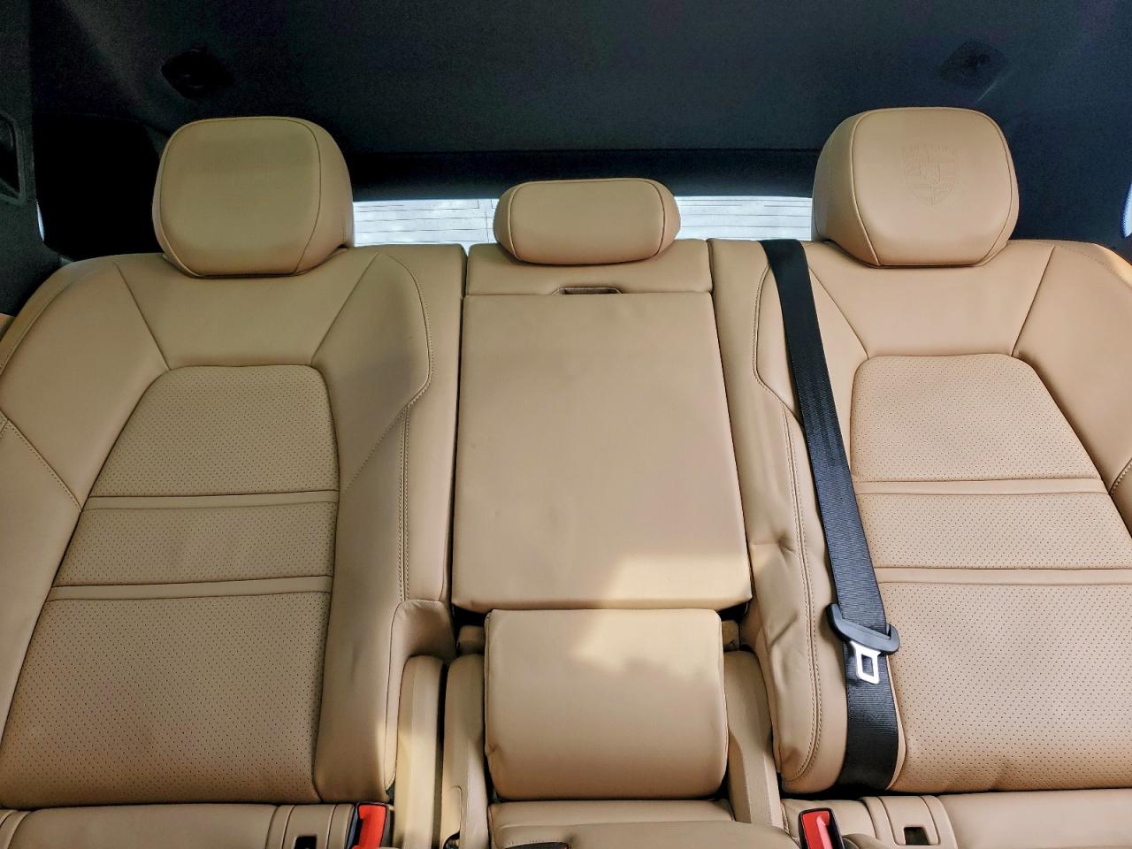 Porsche Cayenne Image 8