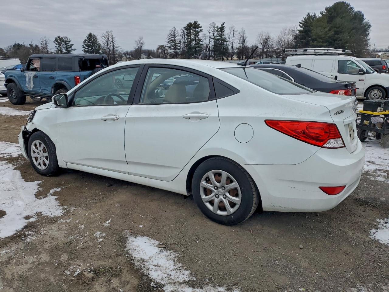 Hyundai ACCENT Gls Image 12