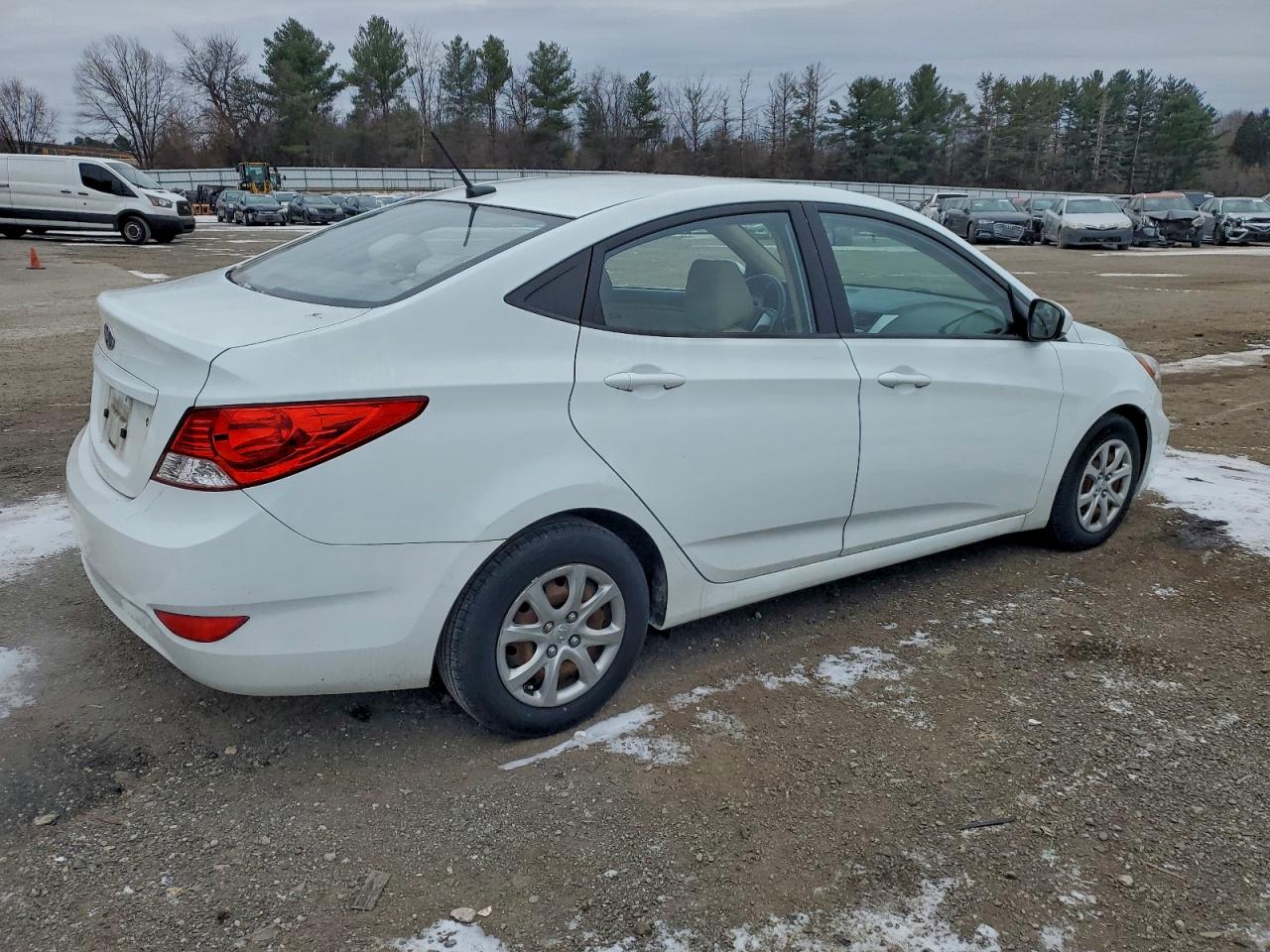 Hyundai ACCENT Gls Image 4