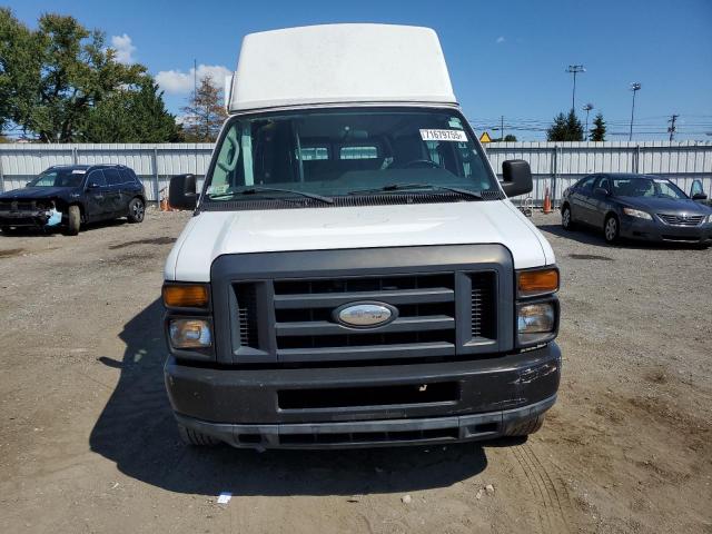 Ford Econoline E250 Van Image 2