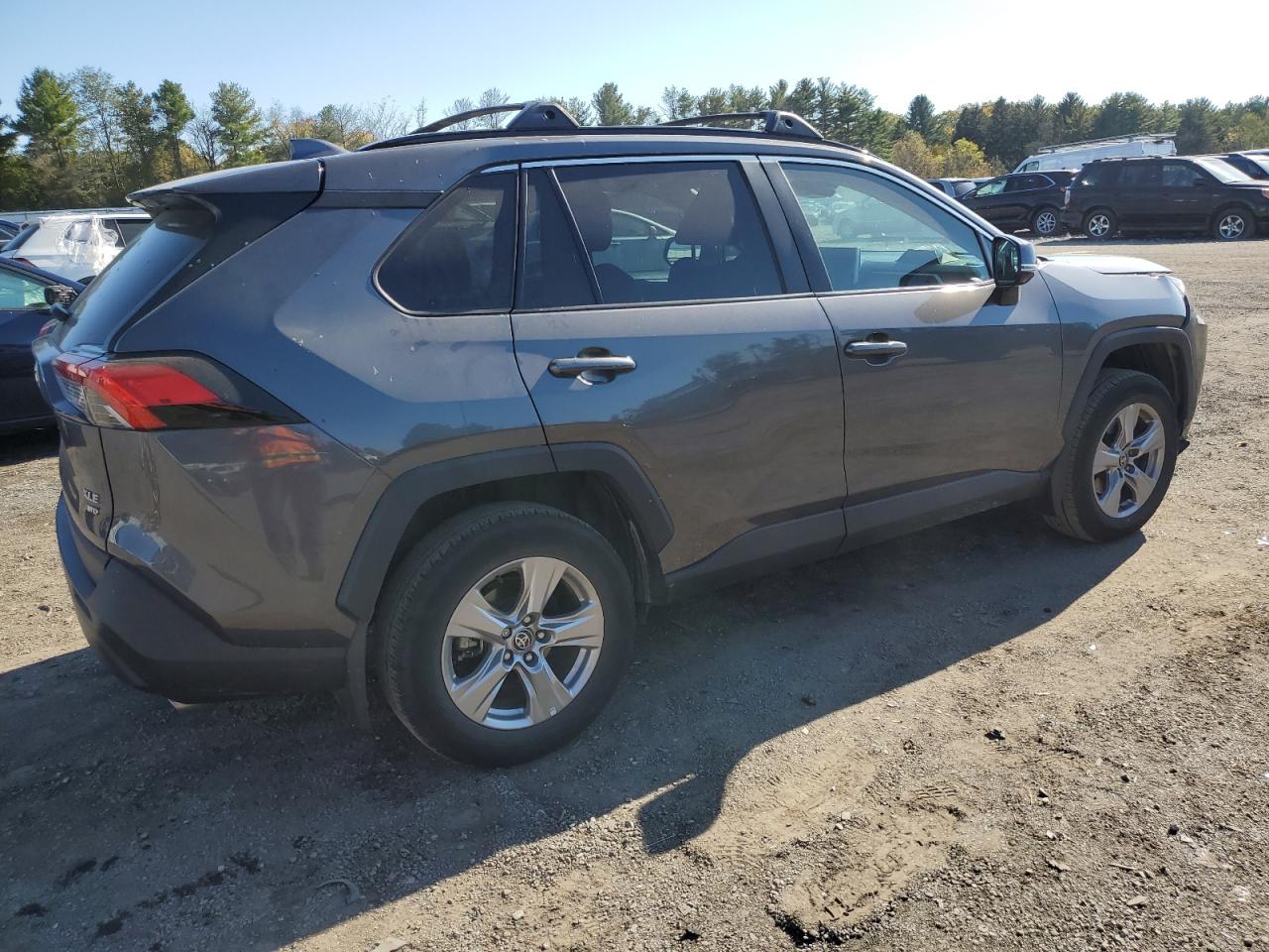 Toyota RAV4 Xle Image 3