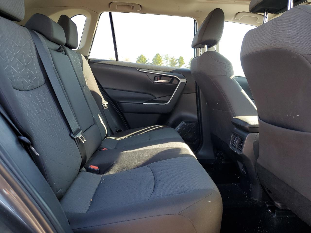 Toyota RAV4 Xle Image 10