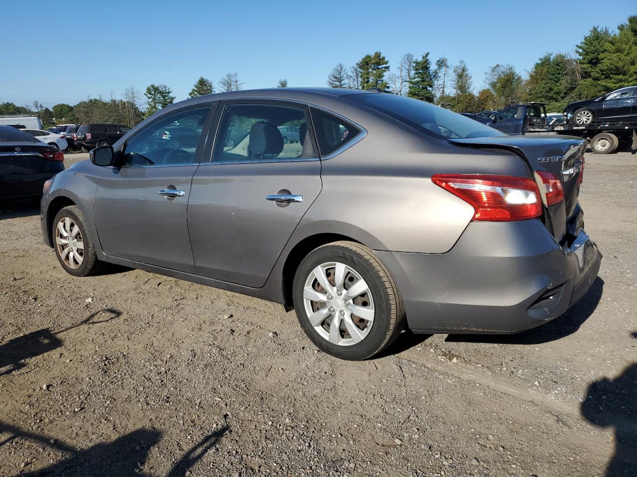 Nissan Sentra S Image 4