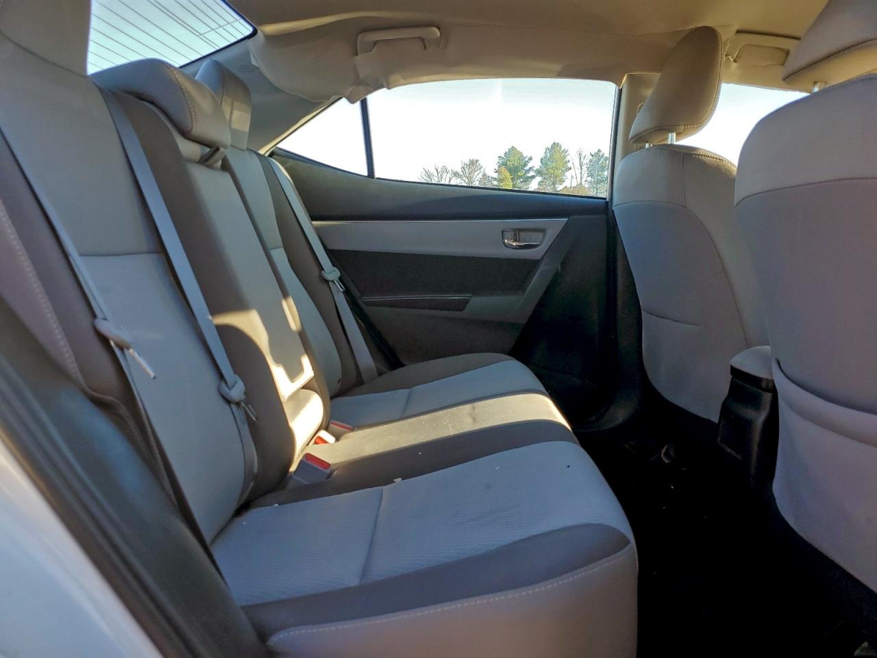 Toyota Corolla L Image 5