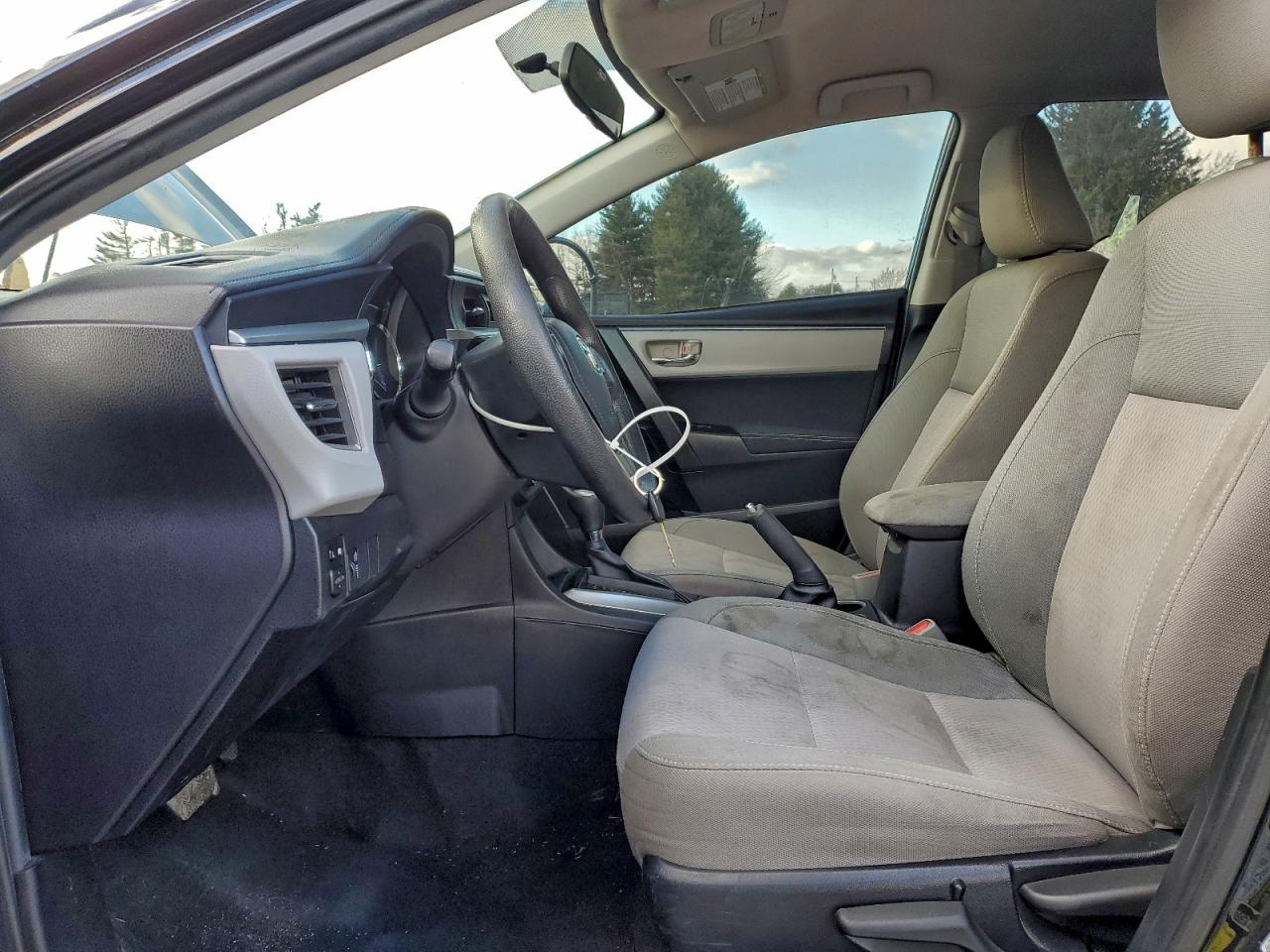 Toyota Corolla L Image 11