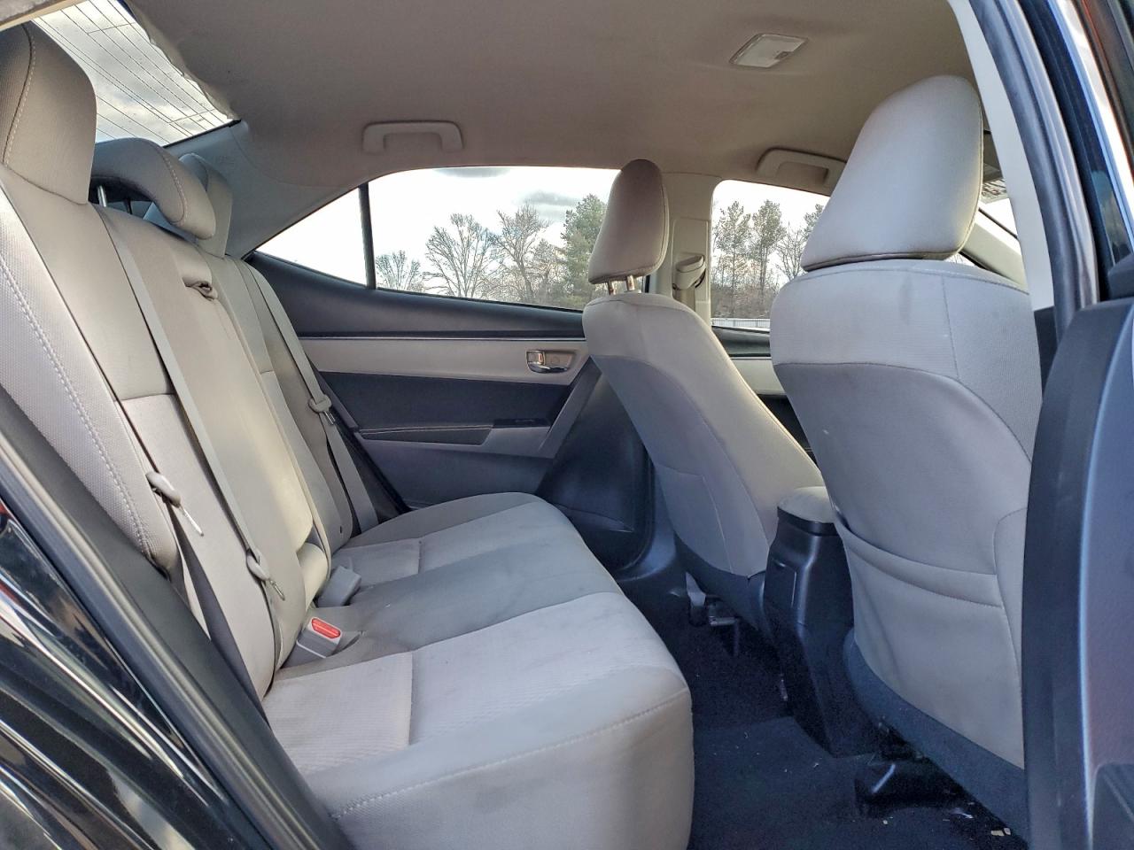 Toyota Corolla L Image 9