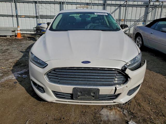 Ford Fusion Se Phev Image 12