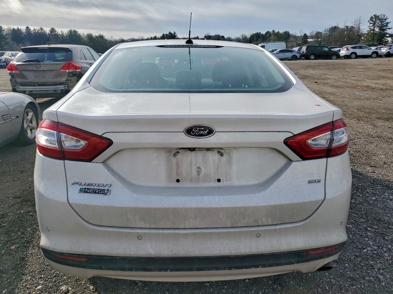 Ford Fusion Se Phev Image 2