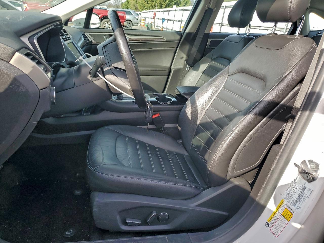 Ford Fusion Se Phev Image 3