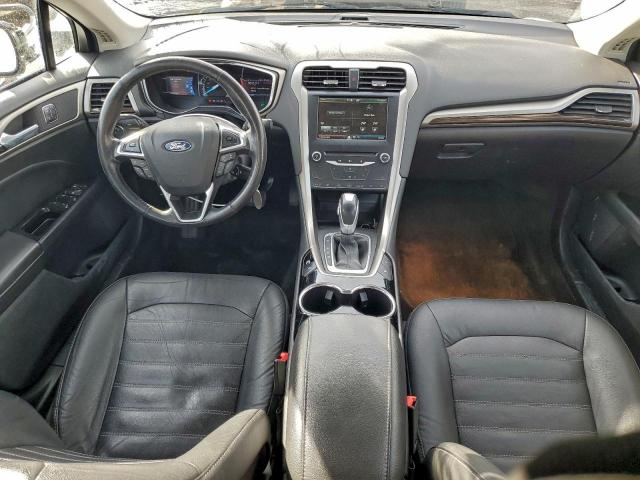 Ford Fusion Se Phev Image 11