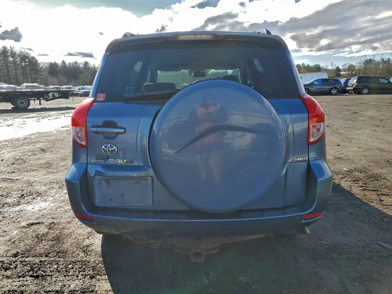 Toyota RAV4 Image 12