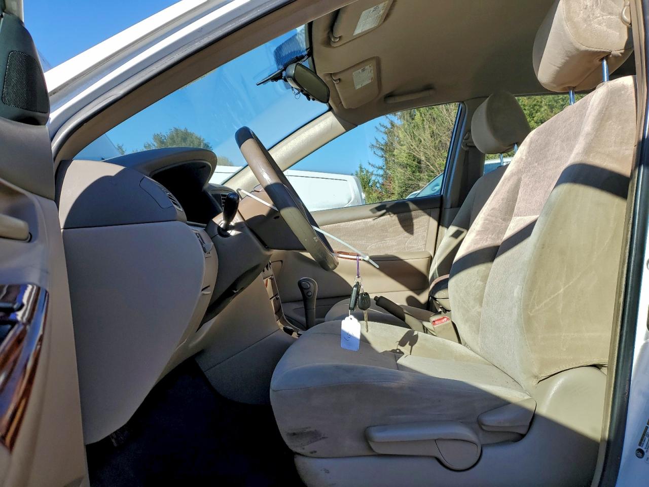 Toyota Corolla Ce Image 3