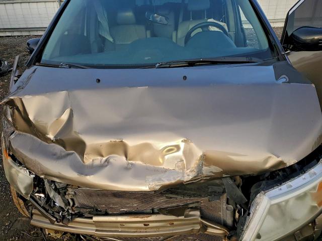 Honda Odyssey Touring Image 2