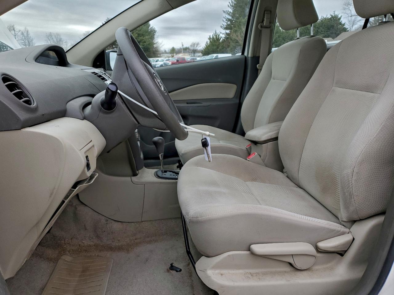 Toyota Yaris Image 12