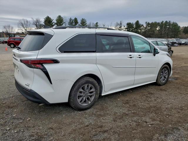 Toyota Sienna Le Image 2