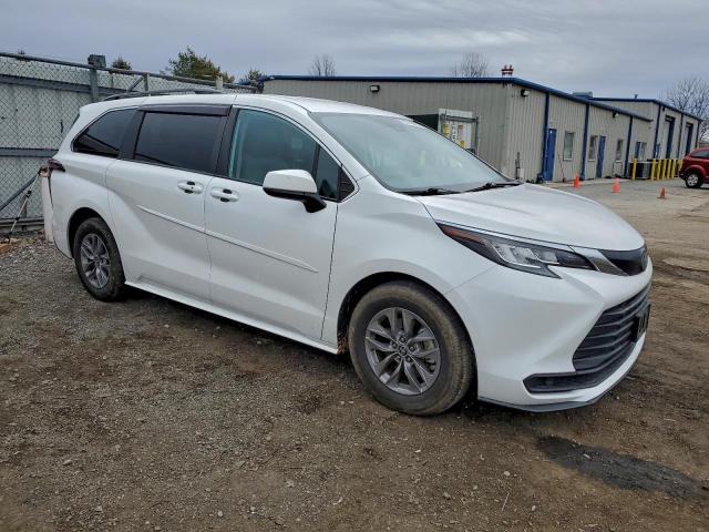 Toyota Sienna Le Image 3