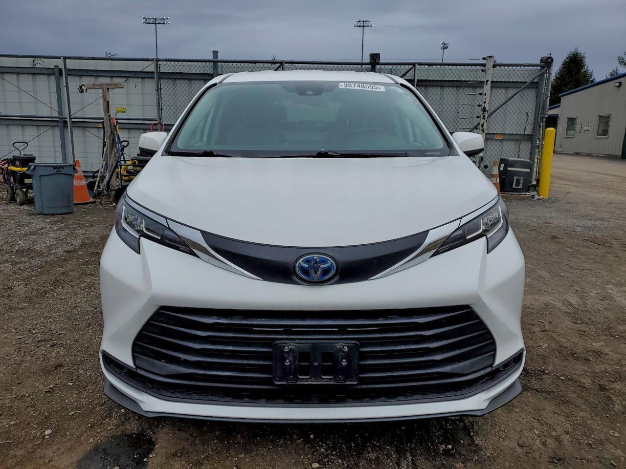 Toyota Sienna Le Image 10