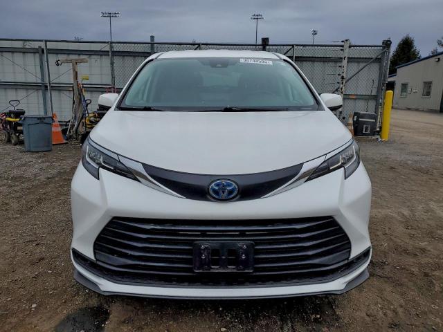 Toyota Sienna Le Image 10