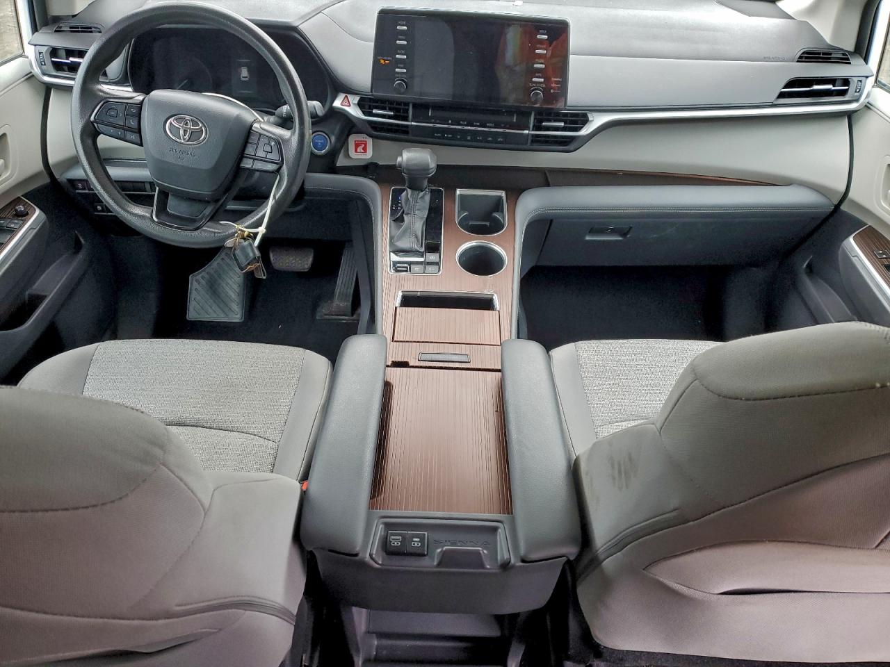 Toyota Sienna Le Image 5