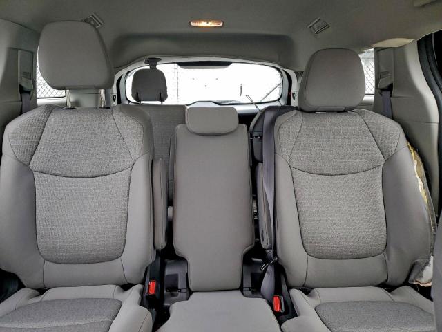 Toyota Sienna Le Image 9