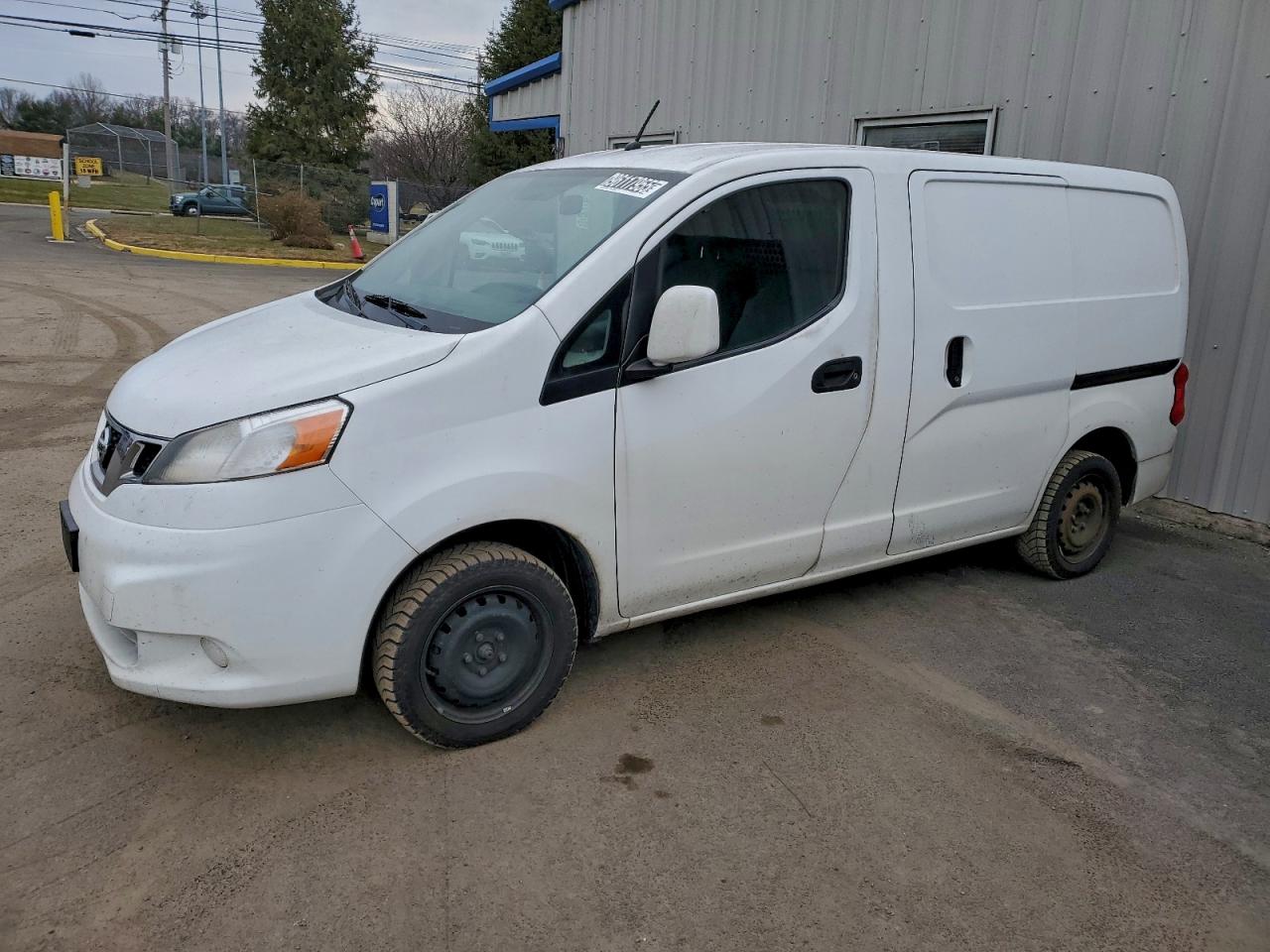 Nissan Nv 2.5s Image 1