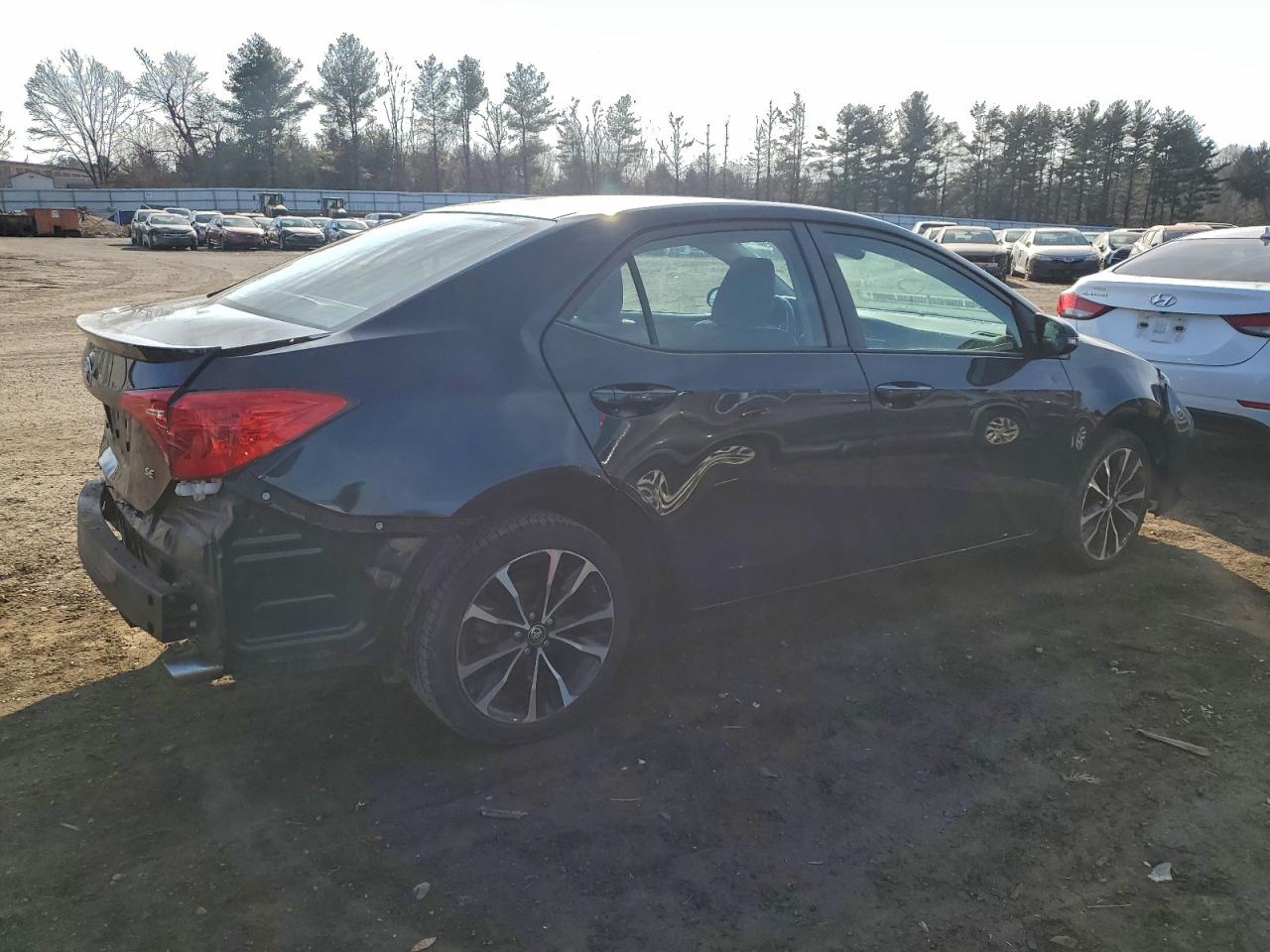 Toyota Corolla L Image 2