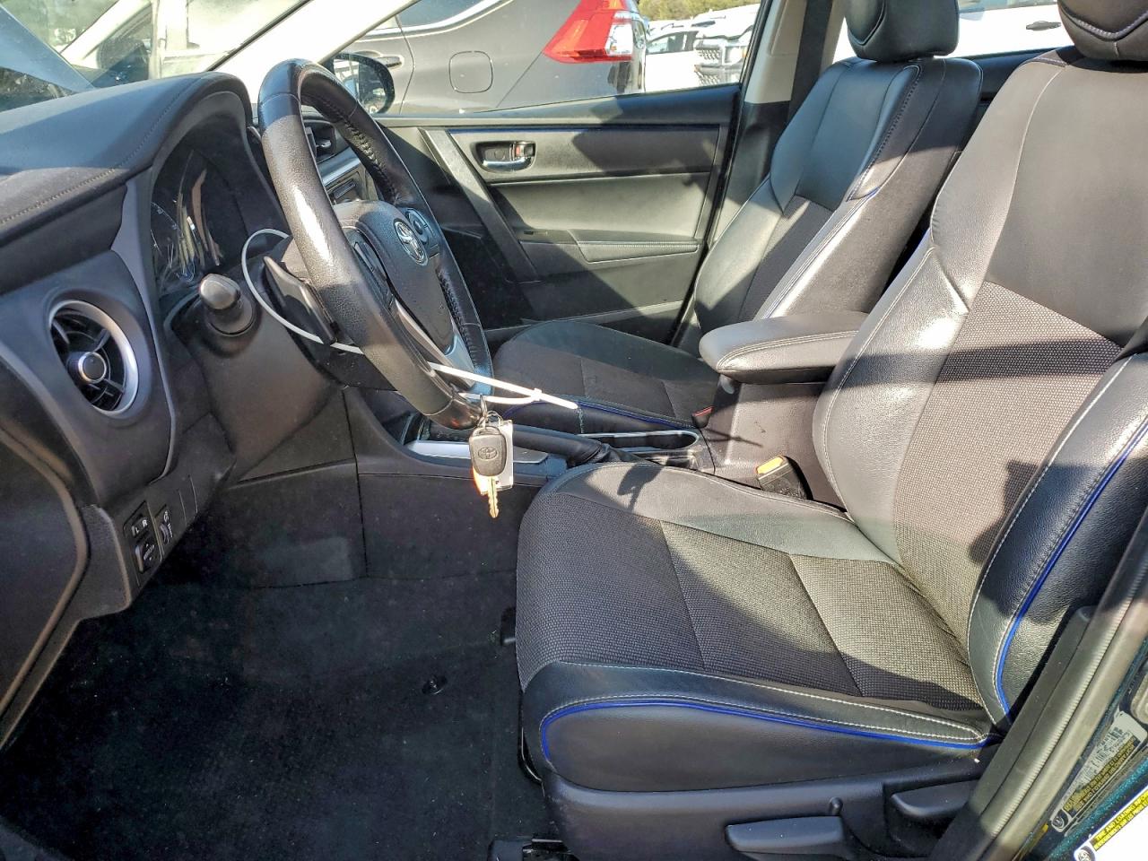 Toyota Corolla L Image 6