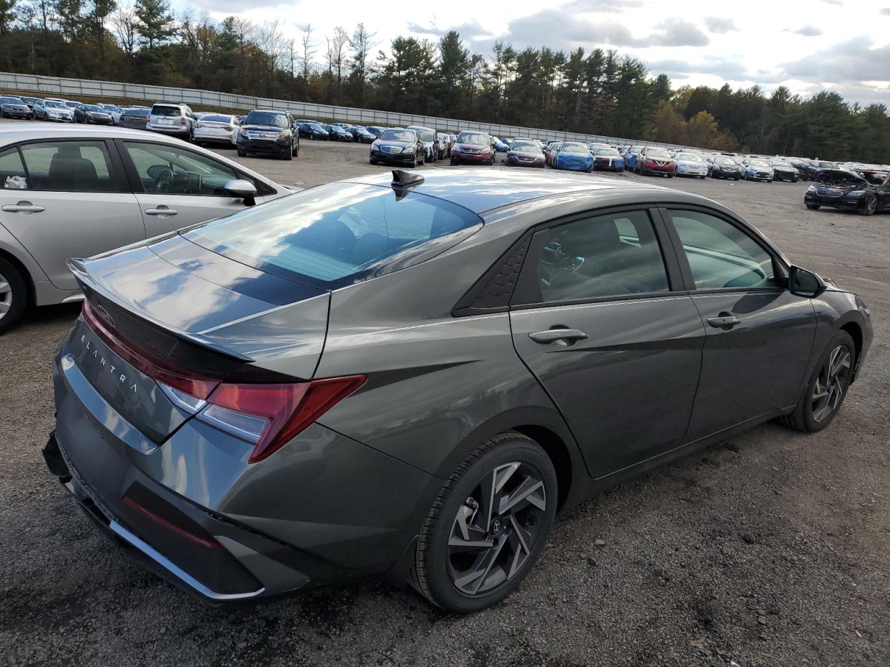 Hyundai ELANTRA Sel Sport Image 4