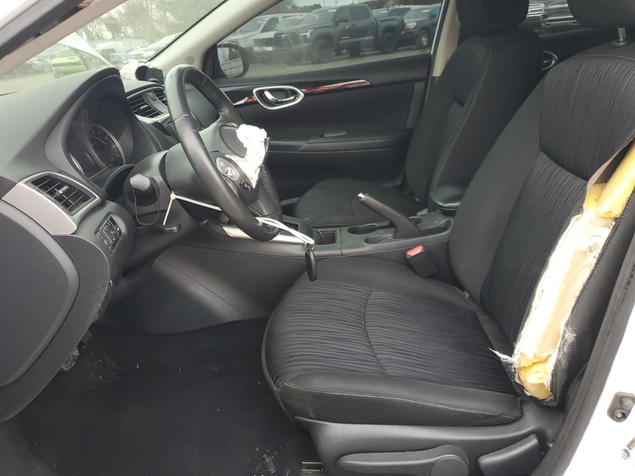 Nissan Sentra S Image 3