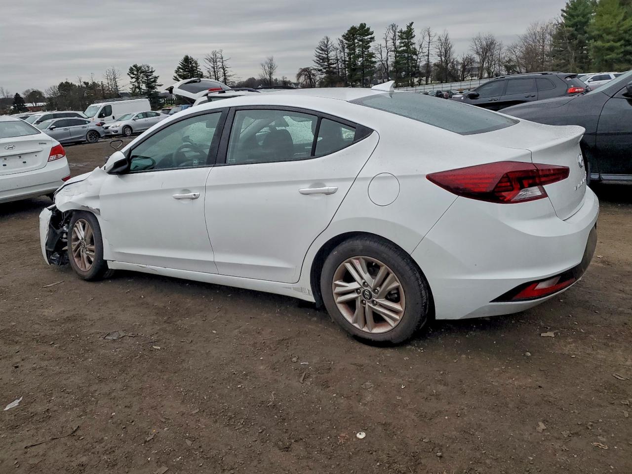 Hyundai ELANTRA Sel Image 10