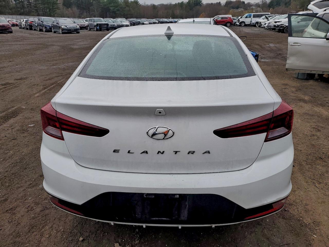 Hyundai ELANTRA Sel Image 6