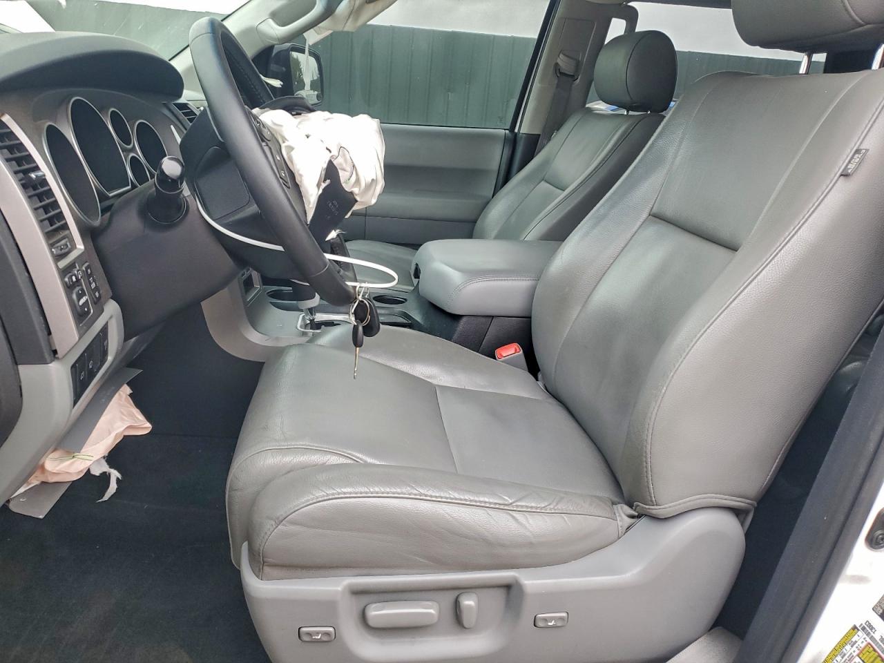 Toyota Sequoia Limited Image 13