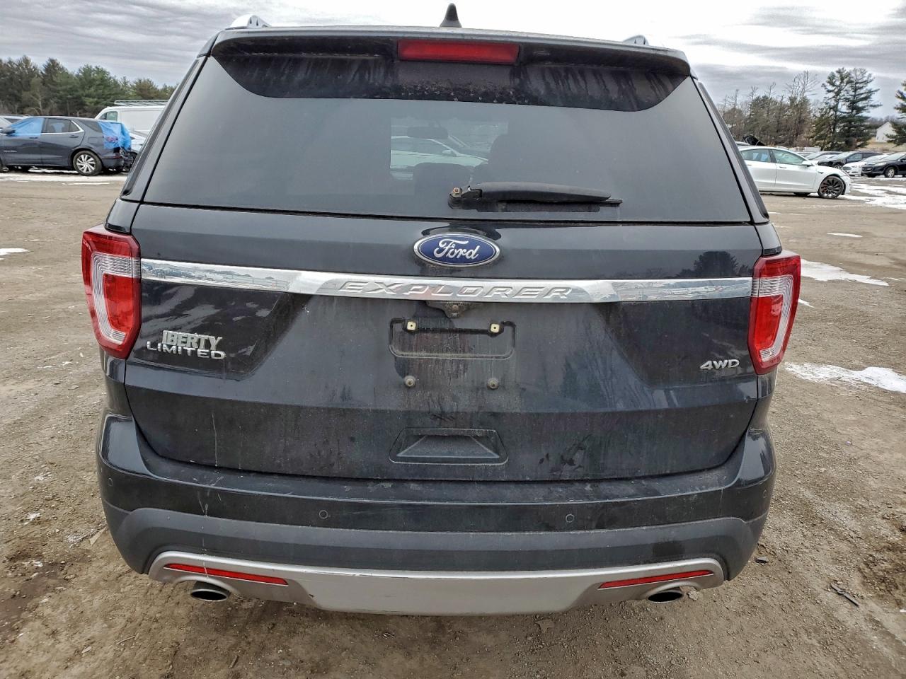Ford Explorer Limited Image 11