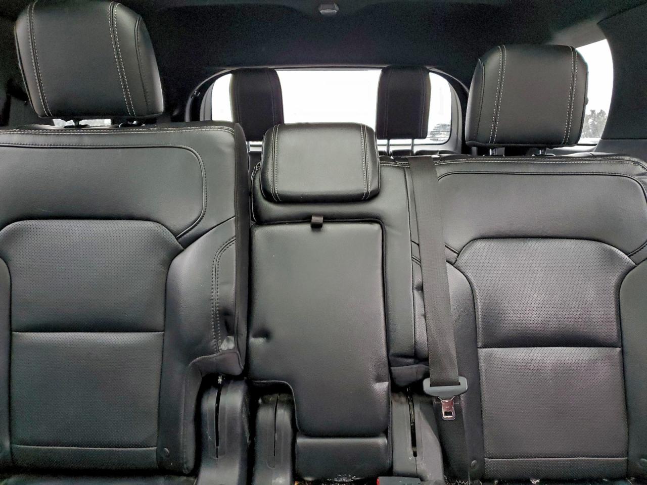 Ford Explorer Limited Image 8